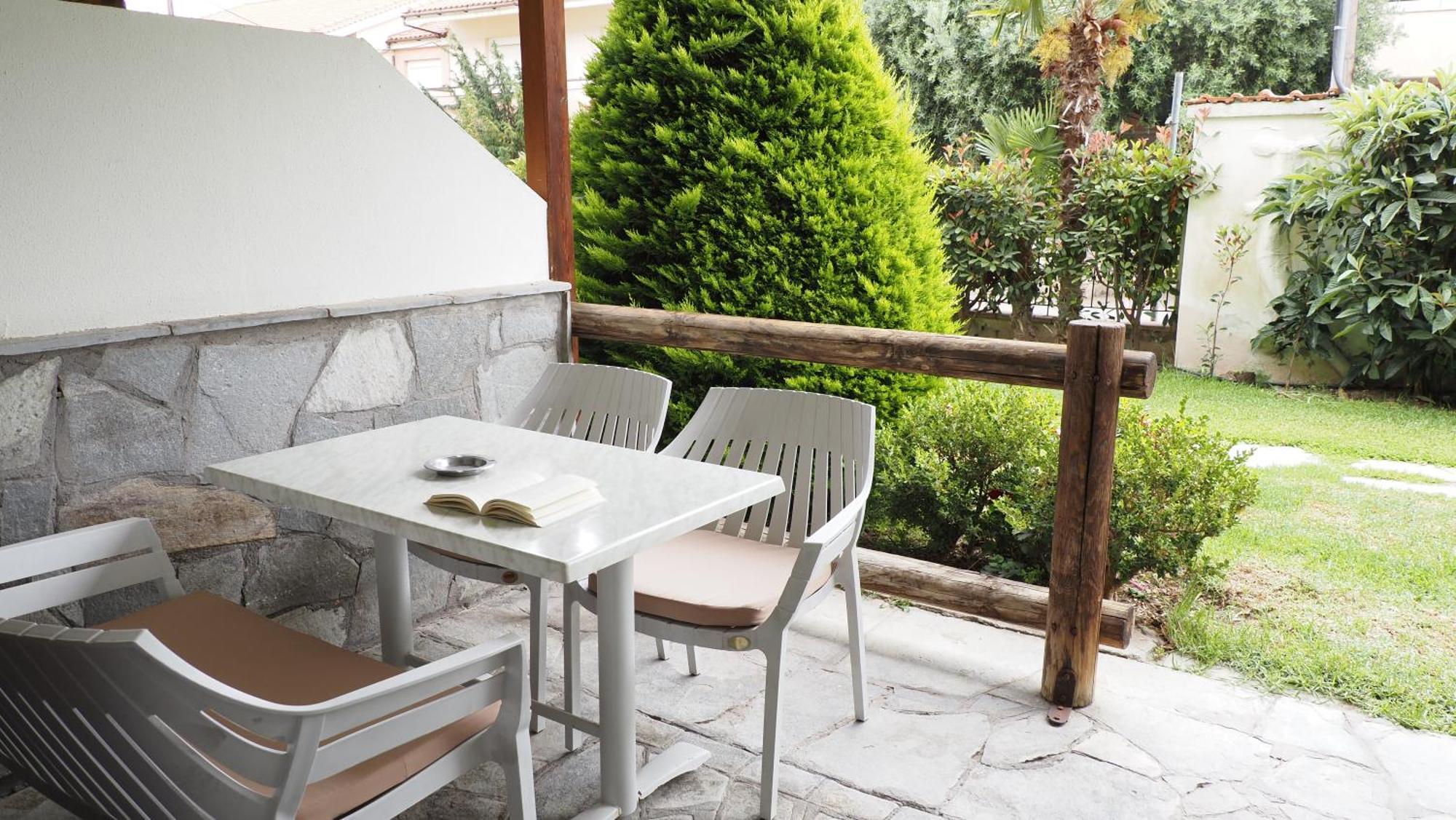 Leonidas Apartments And Suites Mola Kalyva Dış mekan fotoğraf