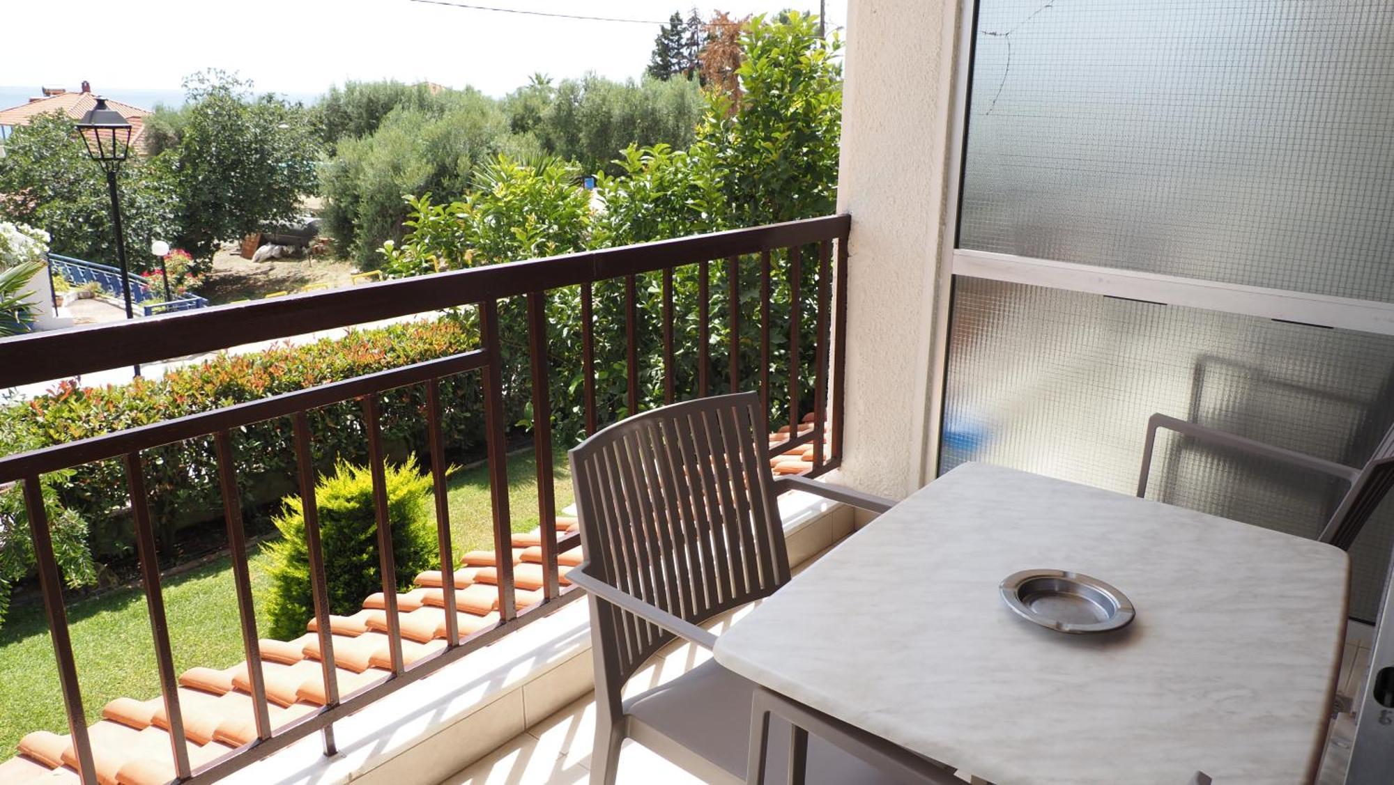 Leonidas Apartments And Suites Mola Kalyva Dış mekan fotoğraf