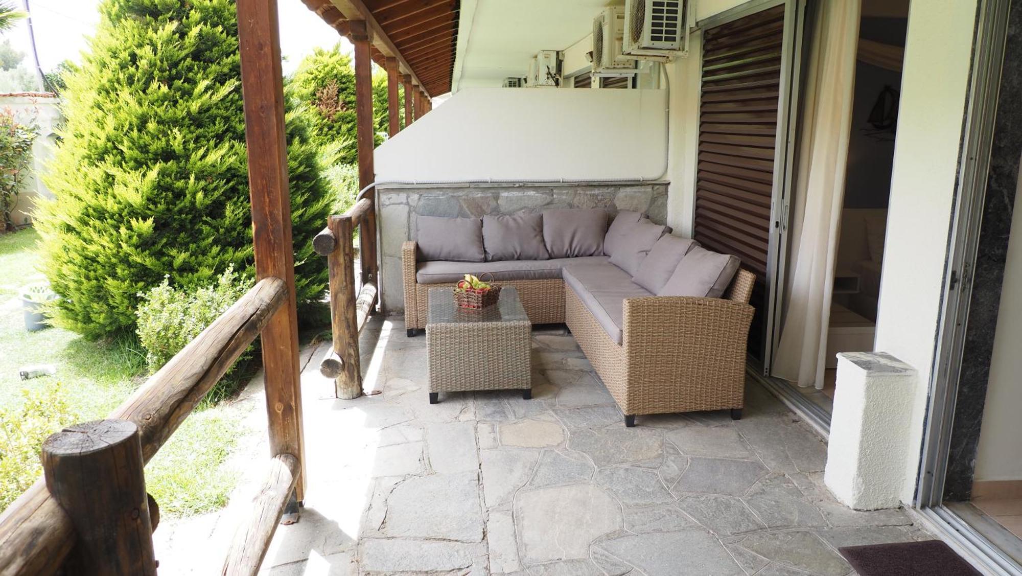 Leonidas Apartments And Suites Mola Kalyva Dış mekan fotoğraf