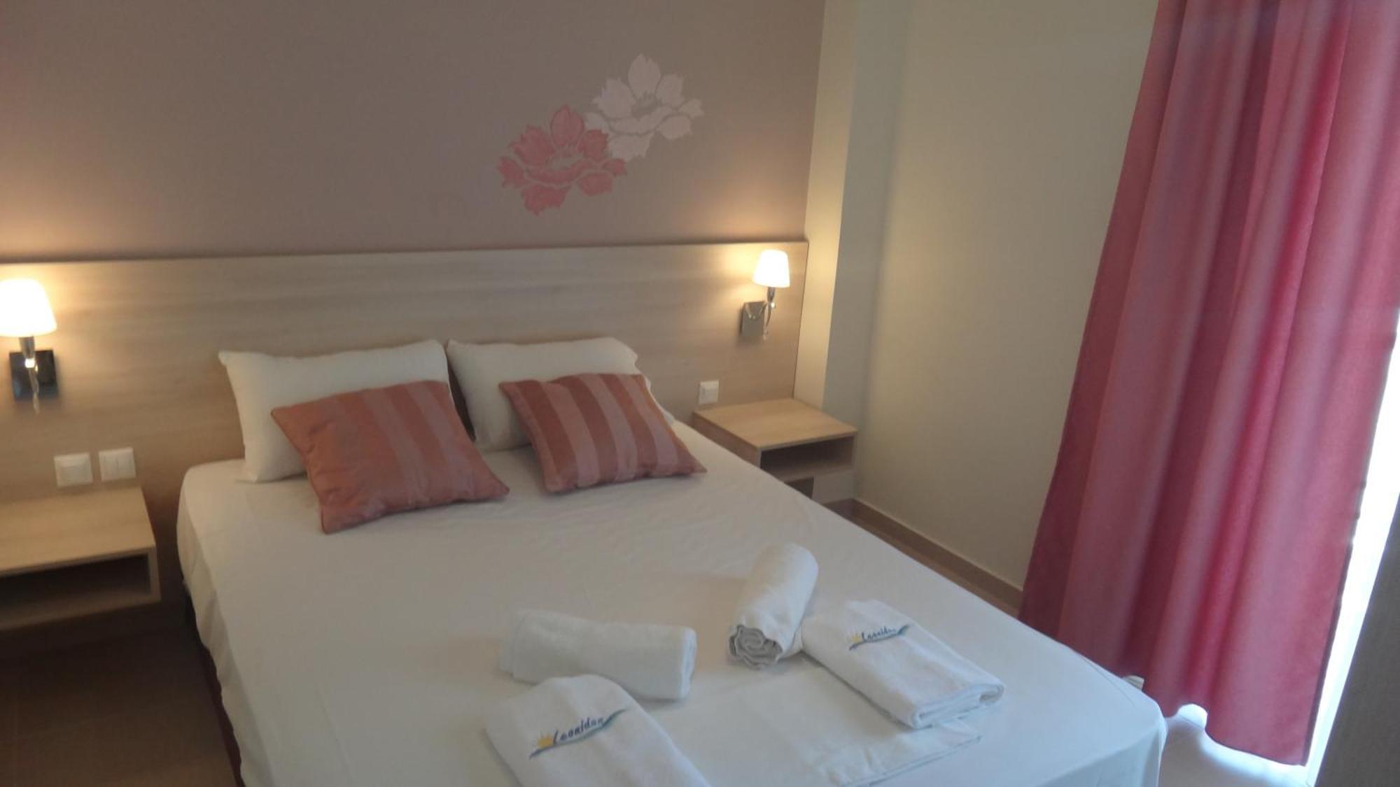 Leonidas Apartments And Suites Mola Kalyva Dış mekan fotoğraf