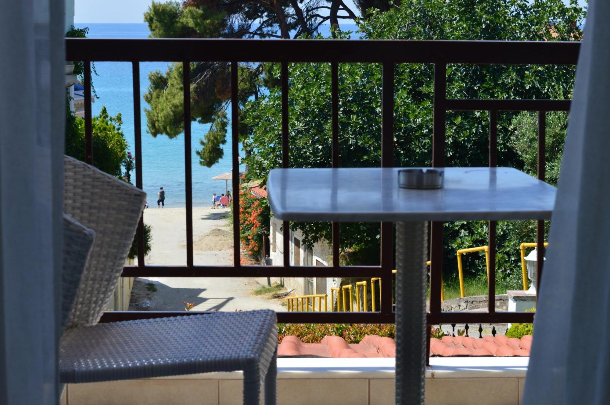 Leonidas Apartments And Suites Mola Kalyva Dış mekan fotoğraf