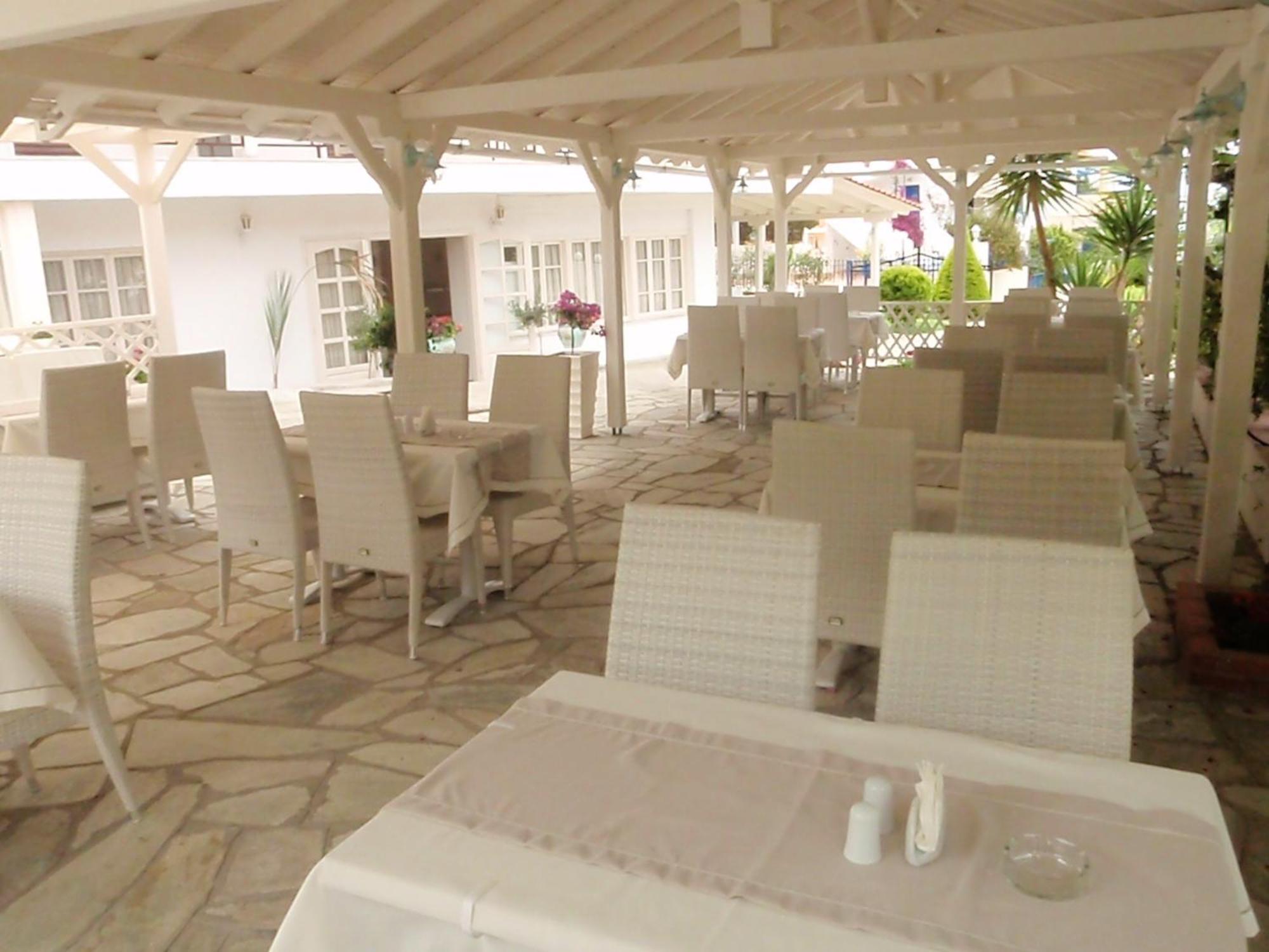 Leonidas Apartments And Suites Mola Kalyva Dış mekan fotoğraf